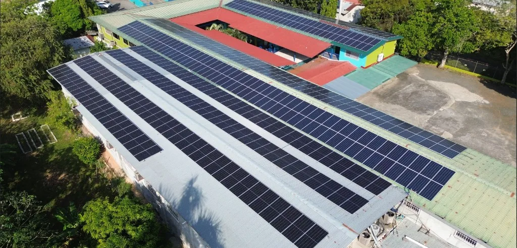 Paneles solares del colegio